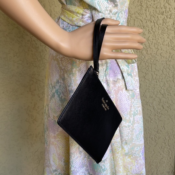 Kate Spade medium Lzip wristlet - Picture 3 of 16